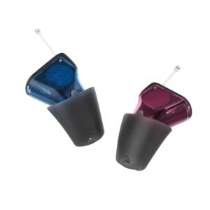 Close-up image of one blue and one red Signia Silk Charge&Go IX hearing aid